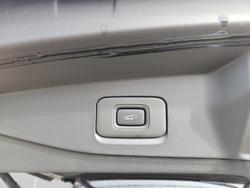2025 Isuzu
MU-X LS-T
