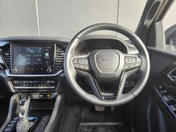 2025 Isuzu
MU-X LS-T