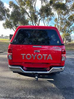 2013 Toyota
                Hilux SR5