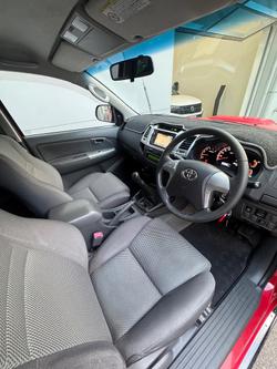 2013 Toyota
                Hilux SR5