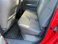 2013 Toyota
                Hilux SR5