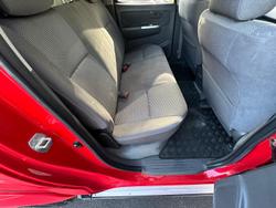2013 Toyota
                Hilux SR5