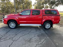 2013 Toyota
                Hilux SR5