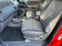 2013 Toyota
                Hilux SR5
