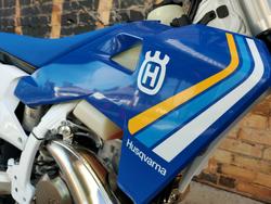 2025 HUSQVARNA TE 300I HERITAGE ENDURO BLUE