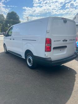 2025 Peugeot
Expert Pro Long