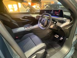 2025 Peugeot
5008 Allure Hybrid
