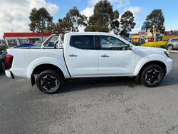 2022 Nissan
                Navara ST-X