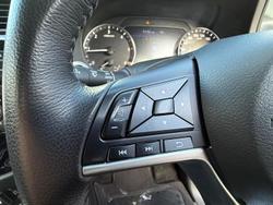 2022 Nissan
                Navara ST-X