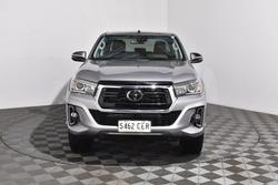2020 Toyota
Hilux SR5