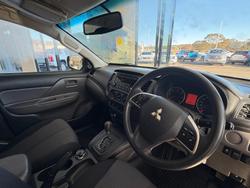2015 Mitsubishi
Triton GLX