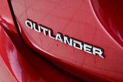 2019 Mitsubishi
Outlander ES