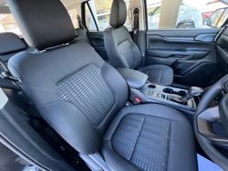 2024 Ford
                Everest Ambiente