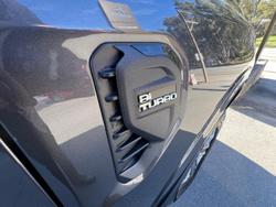 2024 Ford
                Everest Ambiente