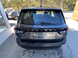 2024 Ford
                Everest Ambiente
