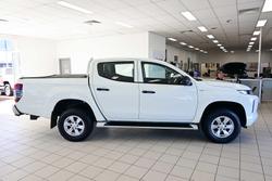 2022 Mitsubishi
Triton GLX