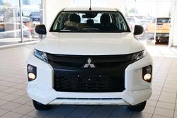 2022 Mitsubishi
Triton GLX