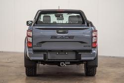 2025 Isuzu
D-MAX BLADE