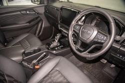 2025 Isuzu
D-MAX BLADE