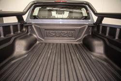 2025 Isuzu
D-MAX BLADE