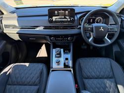 2025 Mitsubishi
Outlander PHEV Exceed