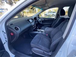 2016 NISSAN
PATHFINDER ST (4x2)