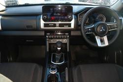2024 Mitsubishi
Triton GLS