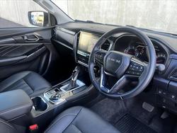 2024 Isuzu
                MU-X LS-T