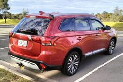 2018 Mitsubishi
Outlander ES