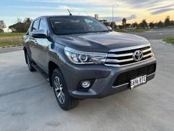 2017 Toyota
Hilux SR5