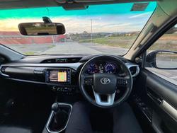 2017 Toyota
Hilux SR5