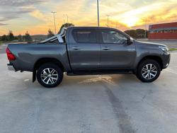 2017 Toyota
Hilux SR5