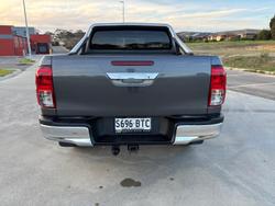 2017 Toyota
Hilux SR5