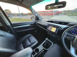 2017 Toyota
Hilux SR5