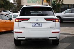 2023 Mitsubishi
Outlander Exceed