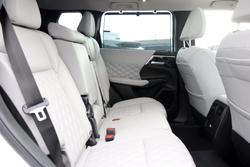 2023 Mitsubishi
Outlander Exceed