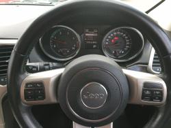 2012 Jeep
Grand Cherokee Laredo (4x4)