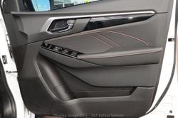 2025 Isuzu
MU-X X-TERRAIN