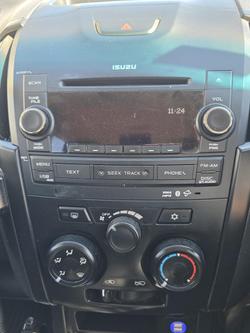 2015 Isuzu
                D-MAX SX