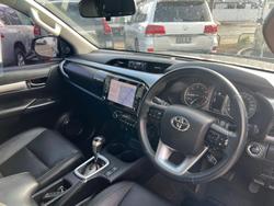 2021 Toyota
                Hilux SR5