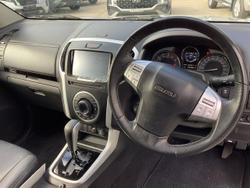 2021 Isuzu
MU-X LS-T