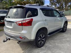 2021 Isuzu
MU-X LS-T
