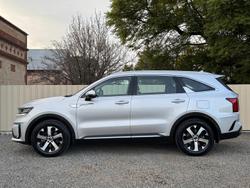 2022 Kia
                Sorento Sport