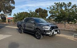 2022 TOYOTA
HILUX SR5 + PREMIUM INTERIOR (4X4)