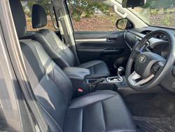 2022 TOYOTA
HILUX SR5 + PREMIUM INTERIOR (4X4)