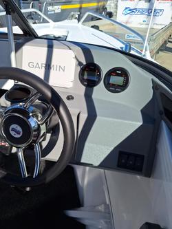 2025 QUINTREX 430 Fishabout Pro