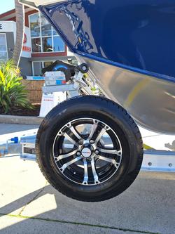 2025 QUINTREX 430 Fishabout Pro