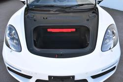 2020 Porsche
718 Boxster
