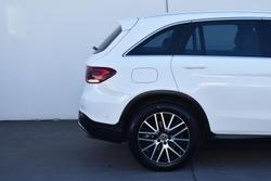 2021 Mercedes-Benz
                GLC-Class GLC200