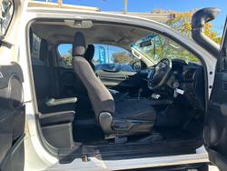 2018 Toyota
Hilux SR